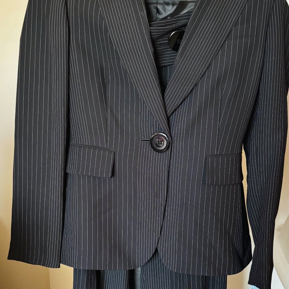 Tahari Arthur Levine 2 Petite two-piece suit